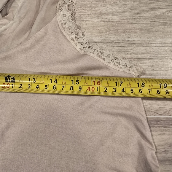 POL Relaxed Fit Top W/ Lace Trim on Arm & Hem Self-Tie Neckline Small Blush Pink - Picture 10 of 11